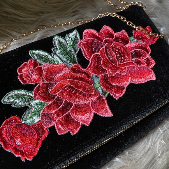 SOLD 🛒 Embroidered Velvet Purse - Picture 2 of 9